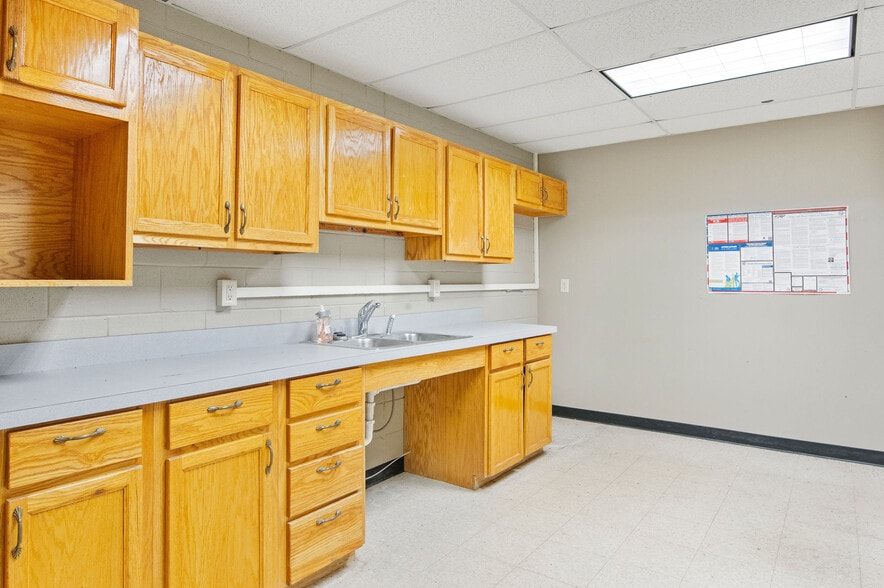 More Photos Of 2153 Lejeune Blvd, Jacksonville Freestanding For Sale