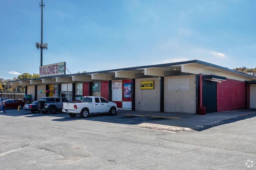 More Photos Of 3901-3939 S Polk St, Dallas Unknown For Lease