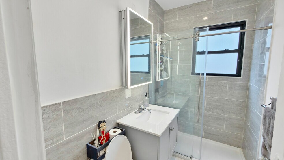 More Photos Of 4320 Hamilton Pl, Flushing Apartments For Sale