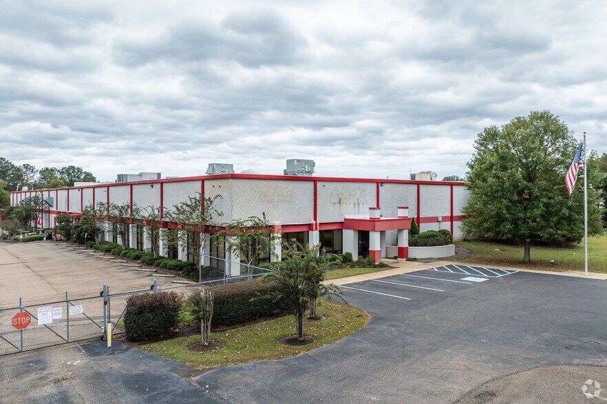More Photos Of 190 NW Industrial Pky, Jackson Manufacturing For Sale