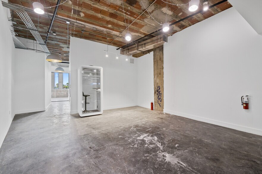 More Photos Of 1900 NE Miami Ct, Miami Office For Lease