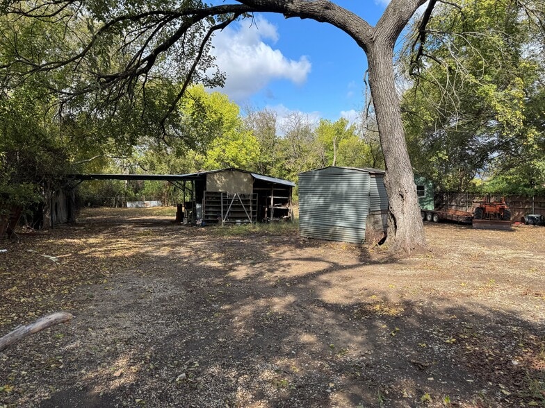 More Photos Of 401 W Belt Line Rd, Cedar Hill Freestanding For Sale