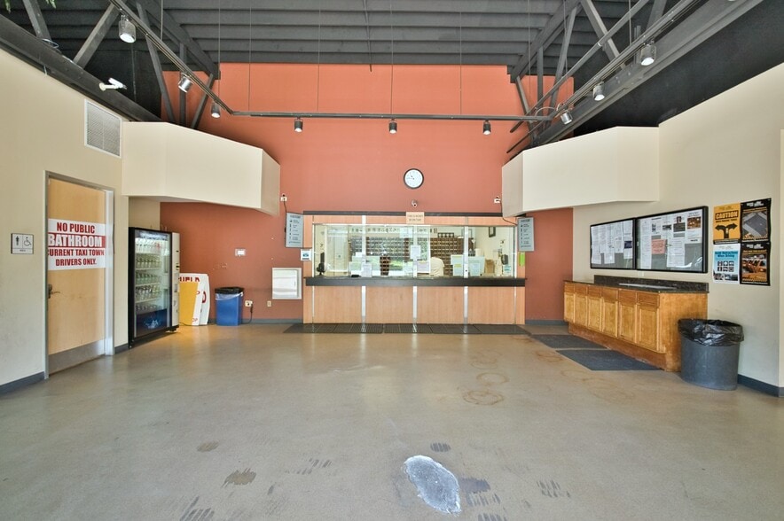 More Photos Of 6500 N Western Ave, Chicago General Retail For Sale