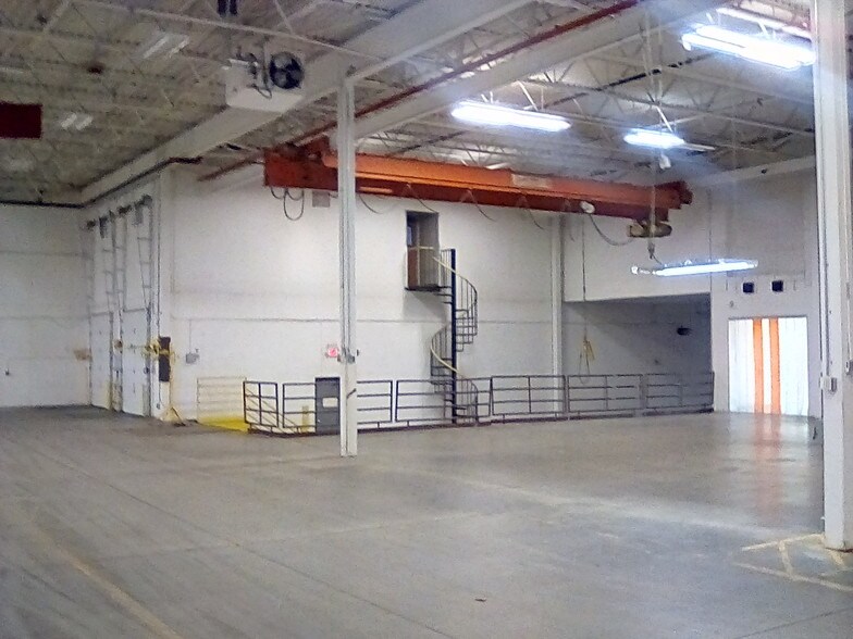 More Photos Of 141-143 N Jonathan Blvd N, Chaska Manufacturing For Lease