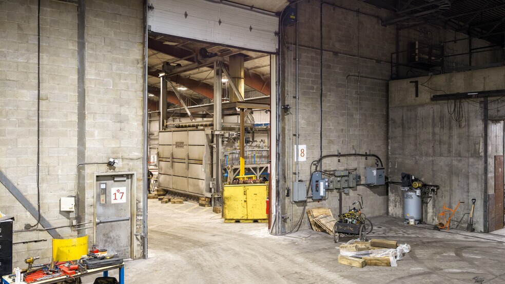 More Photos Of 805 Boul Alphonse-Deshaies, Bécancour Industrial For Sale