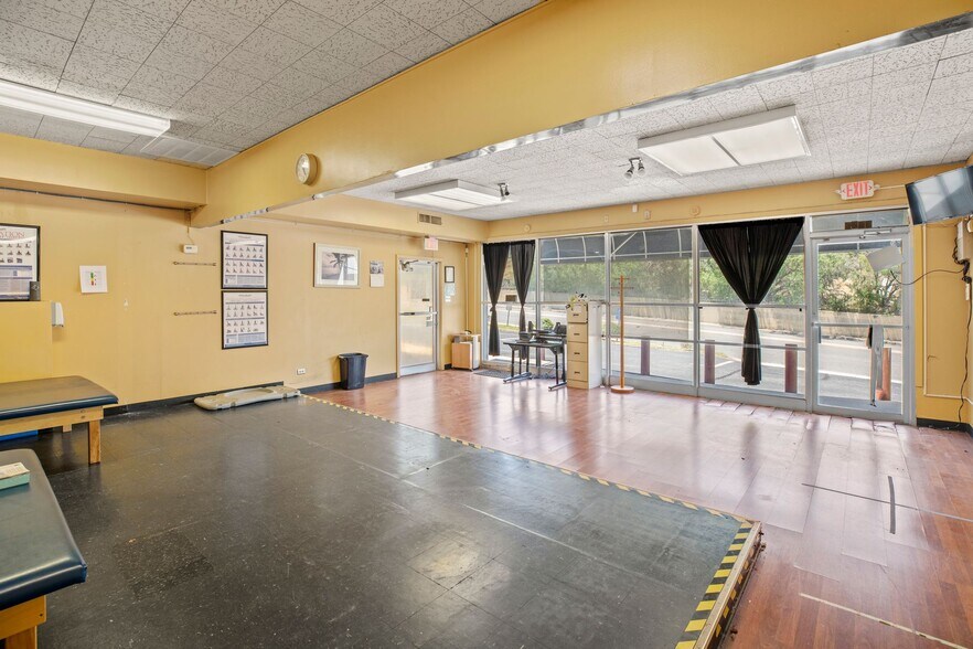 More Photos Of 3326-3328 E Southcross Blvd, San Antonio Medical For Sale