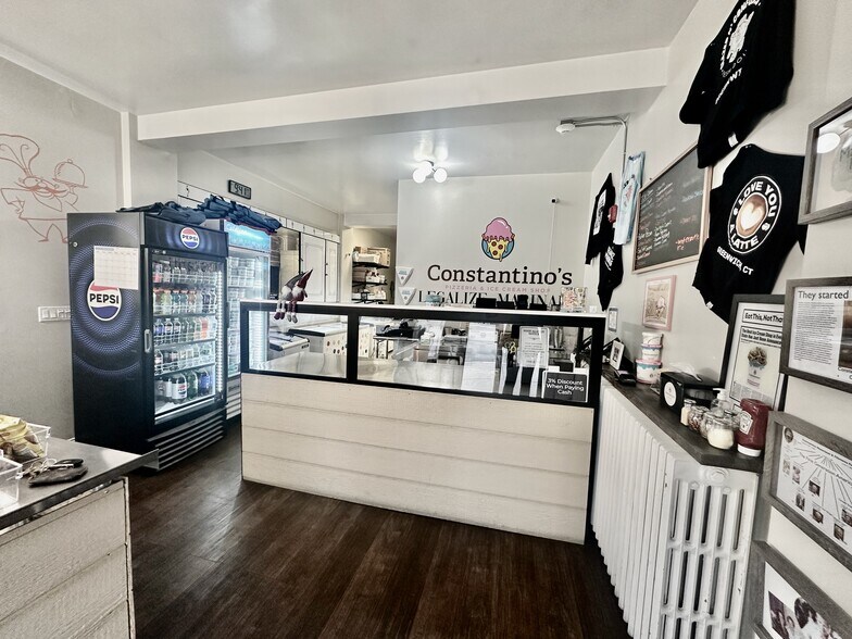 More Photos Of 136 Hamilton Ave, Greenwich Storefront Retail Residential For Lease