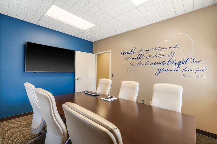 More Photos Of 909 E Republic Rd, Springfield Office For Lease