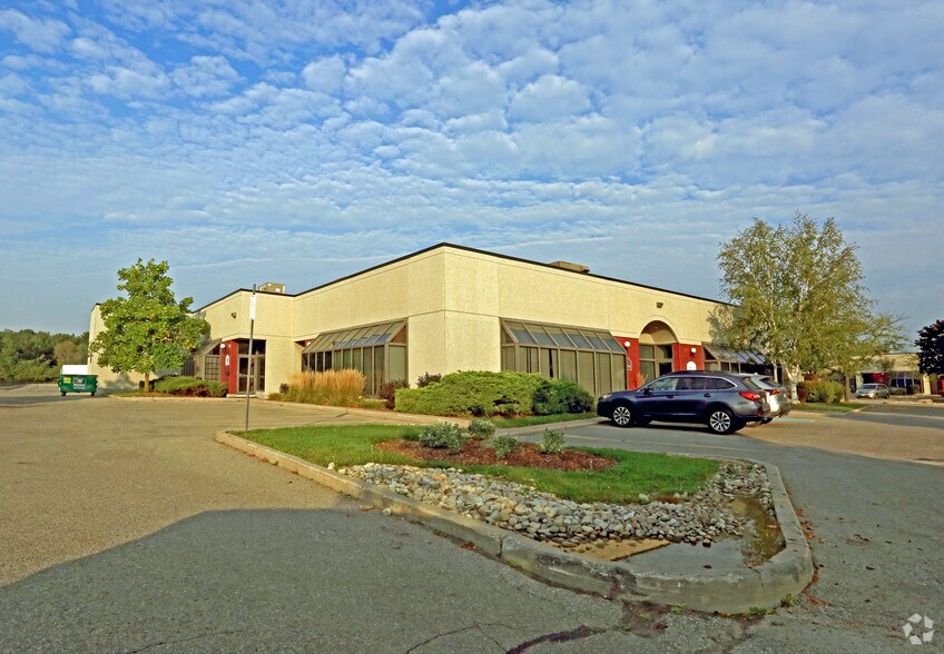 Primary Photo Of 110 W Beaver Creek Rd, Richmond Hill Light Distribution For Lease