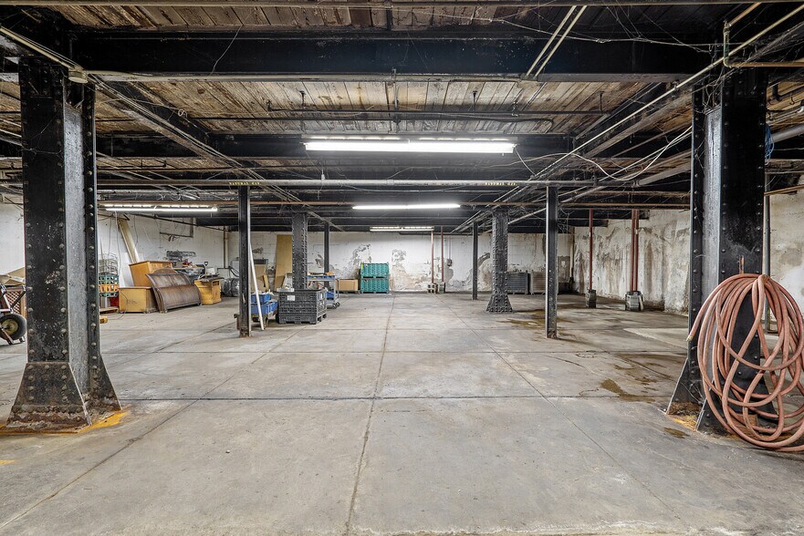 More Photos Of 400 Pearl St, Syracuse Manufacturing For Sale