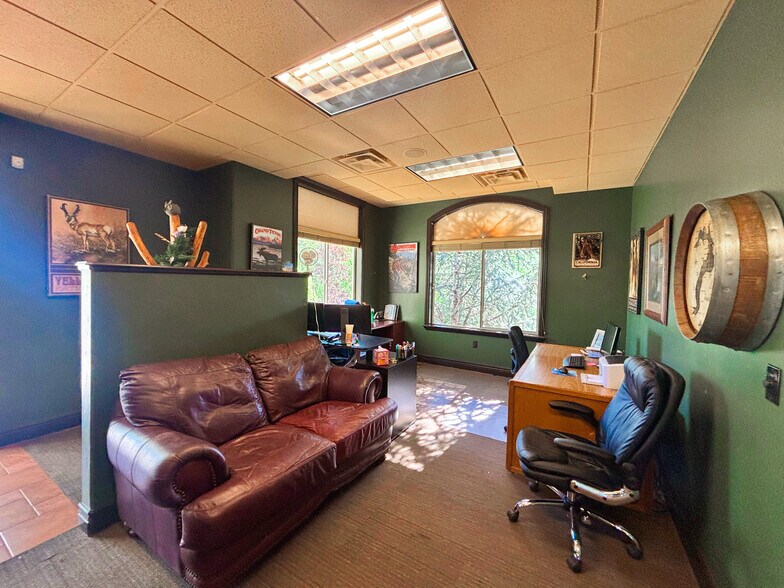More Photos Of 11142 Highland Blvd, Highland Medical For Lease