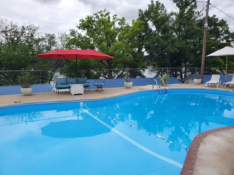 More Photos Of 91 Breeze Dr, Camdenton Hotel For Sale