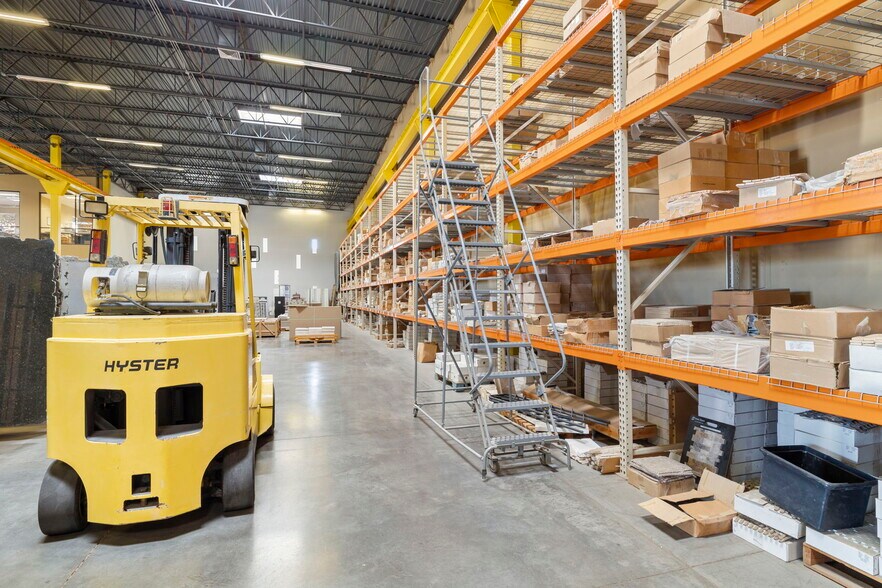 More Photos Of 2114 W Parkside Ln, Phoenix Warehouse For Sale