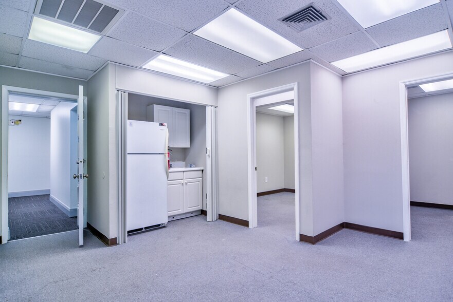 More Photos Of 12945 Seminole Blvd, Largo Office For Lease