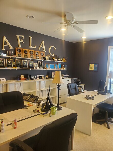 More Photos Of 820 E Terra Cotta Ave, Crystal Lake Office For Sale