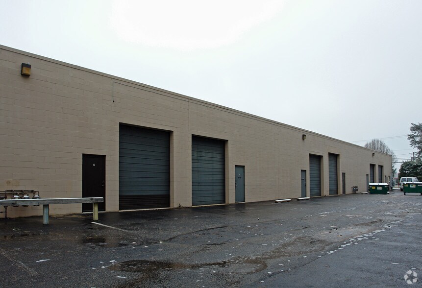More Photos Of 415 Commerce Ln, West Berlin Distribution For Lease