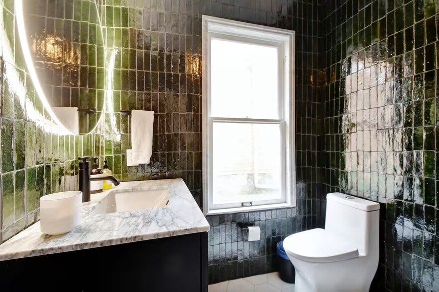 More Photos Of 724 N Cherry St, San Antonio Office For Sale