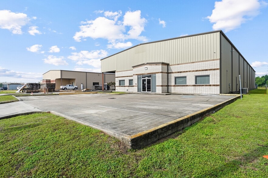 Primary Photo Of 14151 Interdrive W, Houston Warehouse For Sale