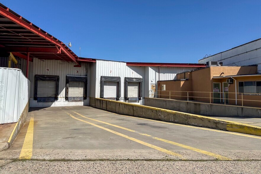 More Photos Of 200 N Uruapan Way, Dinuba Warehouse For Sale