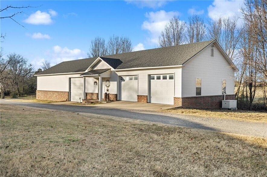More Photos Of 2201 N 58th St, Fort Smith Specialty For Sale