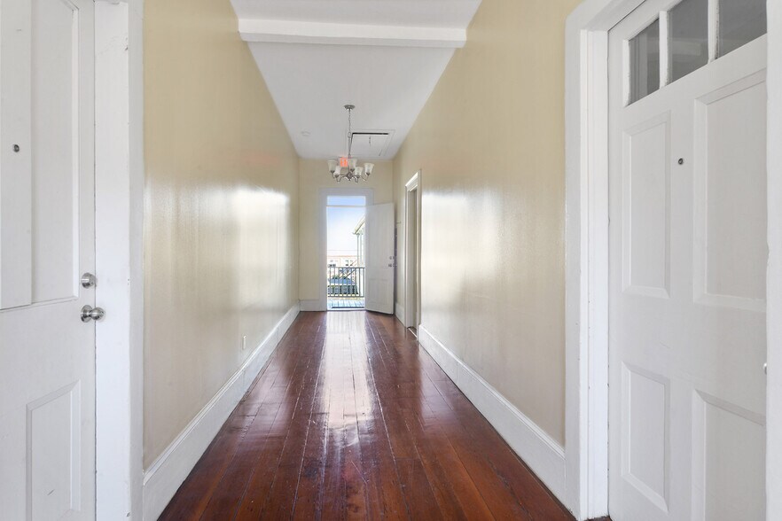 More Photos Of 1572 Magazine St, New Orleans Specialty For Sale