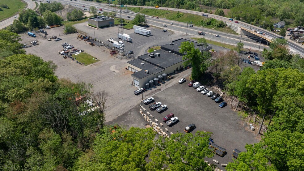 More Photos Of 1320 Eddie Dowling Hwy, Lincoln Showroom For Sale