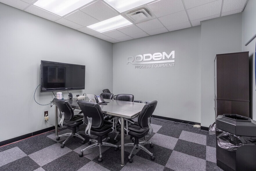 More Photos Of 5095 Crookshank Rd, Cincinnati Light Manufacturing For Sale