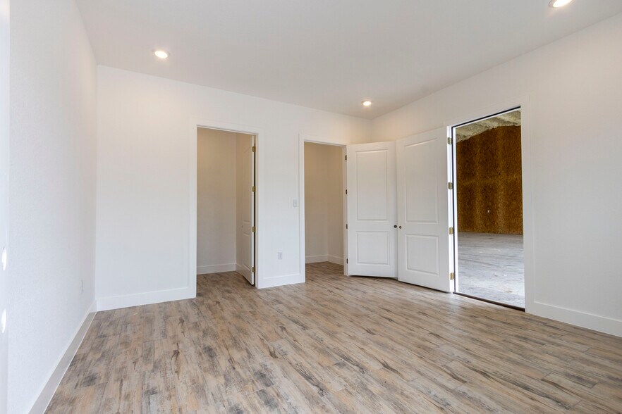 More Photos Of 1401 Ranger Hwy, Weatherford Warehouse For Lease