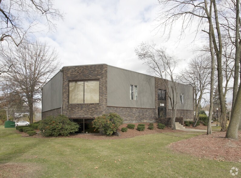 Primary Photo Of 3140 E Broad St, Bexley Office For Lease