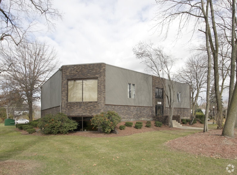 More Photos Of 3140 E Broad St, Bexley Office For Lease