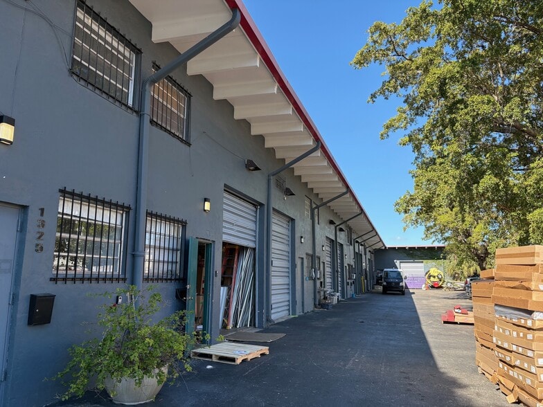 More Photos Of 1325-1343 NE 119th St, Miami Warehouse For Lease