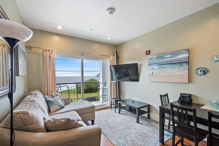 More Photos Of 1505 Pacific Ave NW, Oceanside Hotel For Sale