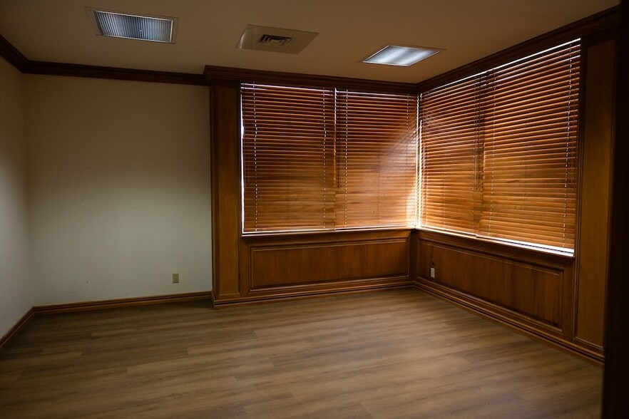 More Photos Of 10225 W Thunderbird Blvd, Sun City Medical For Lease