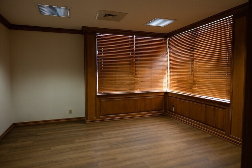 More Photos Of 10225 W Thunderbird Blvd, Sun City Medical For Sale