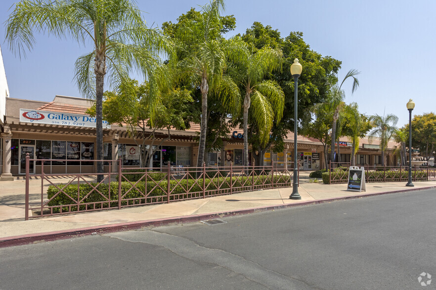 Primary Photo Of 827-847 W Henderson Ave, Porterville General Retail For Lease