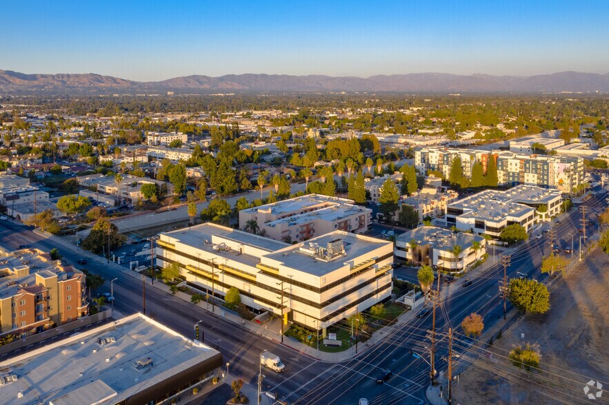 More Photos Of 6800 Owensmouth Ave, Woodland Hills Office For Lease