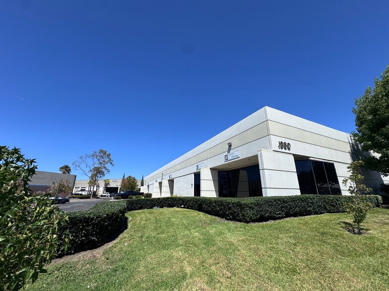More Photos Of 1980 Peacock Blvd, Oceanside Manufacturing For Lease