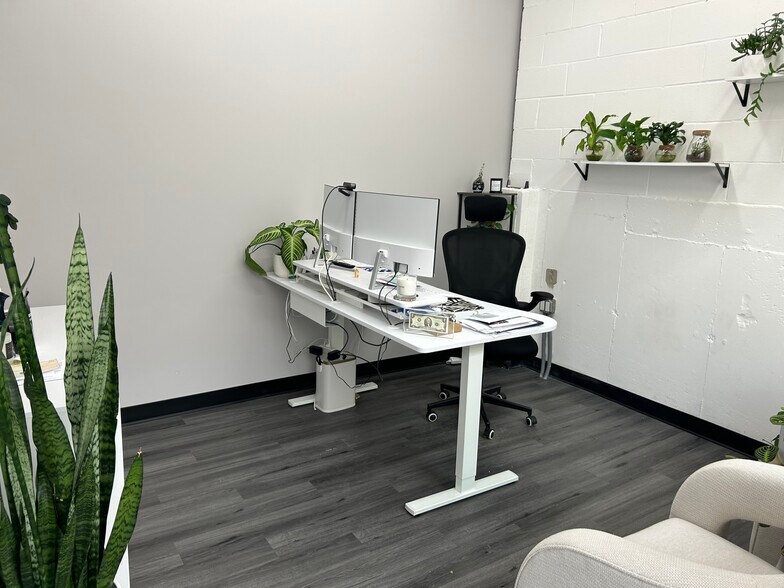 More Photos Of 252 Indian Head Rd, Kings Park Warehouse For Lease