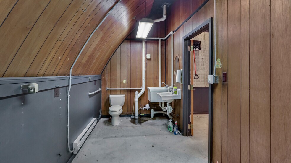 More Photos Of 119 Meadow Hill Dr, Menomonie Auto Repair For Sale