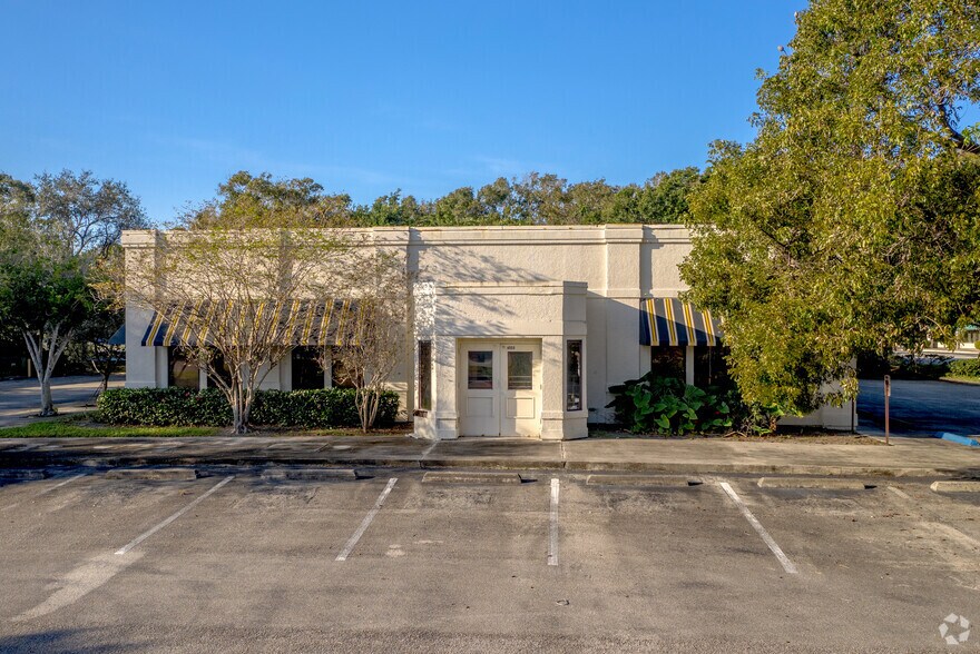 Primary Photo Of 4050 Pga Blvd, Palm Beach Gardens Restaurant For Lease