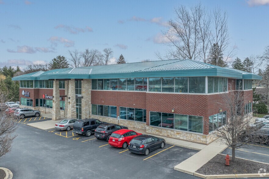 More Photos Of 5250 S 108th St, Hales Corners Medical For Lease