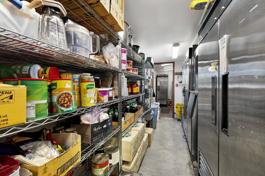 More Photos Of 111 W Bell St, Sequim Hotel For Sale