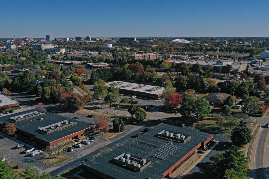 More Photos Of 2004 Fox Dr, Champaign Medical For Sale