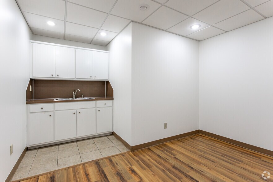 More Photos Of 922 E Jefferson St, Americus Medical For Lease