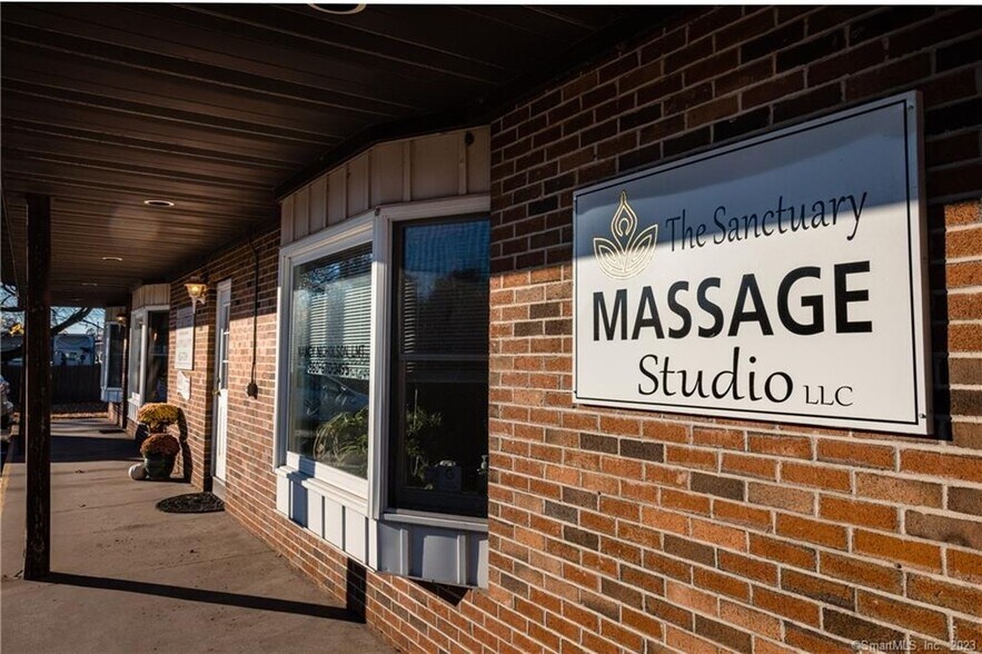 More Photos Of 448 Spring St, Windsor Locks Freestanding For Lease