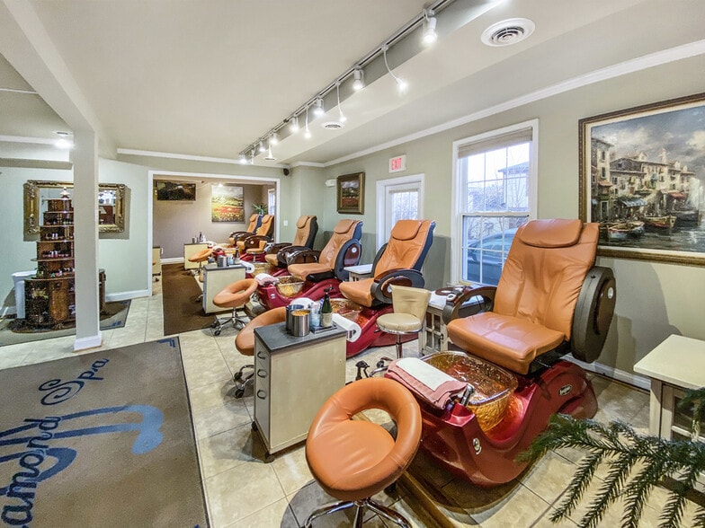 More Photos Of 108 Church St NE, Vienna Freestanding For Sale