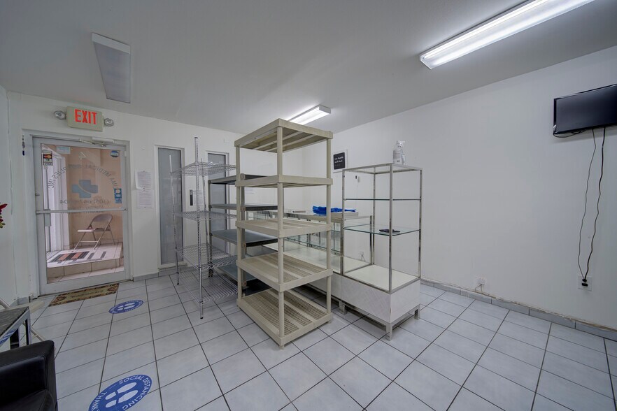 More Photos Of 330-332 W 9th St, Hialeah Storefront Retail Office For Lease