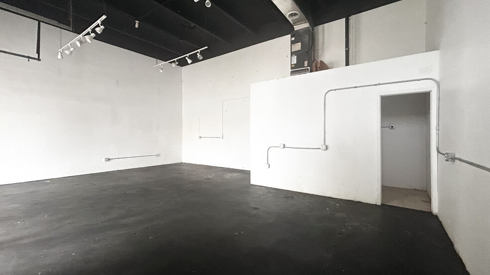 More Photos Of 7101 N Miami Ave, Miami Flex For Lease
