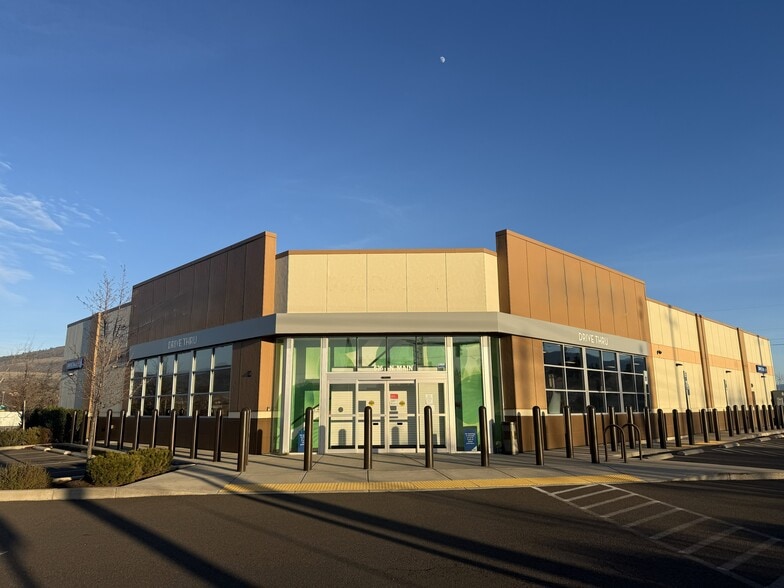 More Photos Of 636 N Main St, Phoenix General Retail For Lease