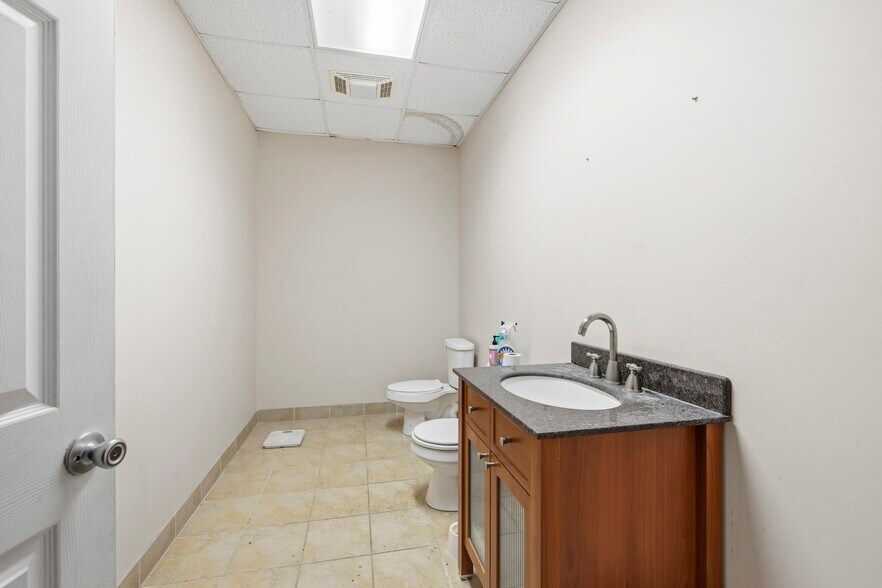 More Photos Of 966 Greensboro Rd, Eatonton Flex For Lease